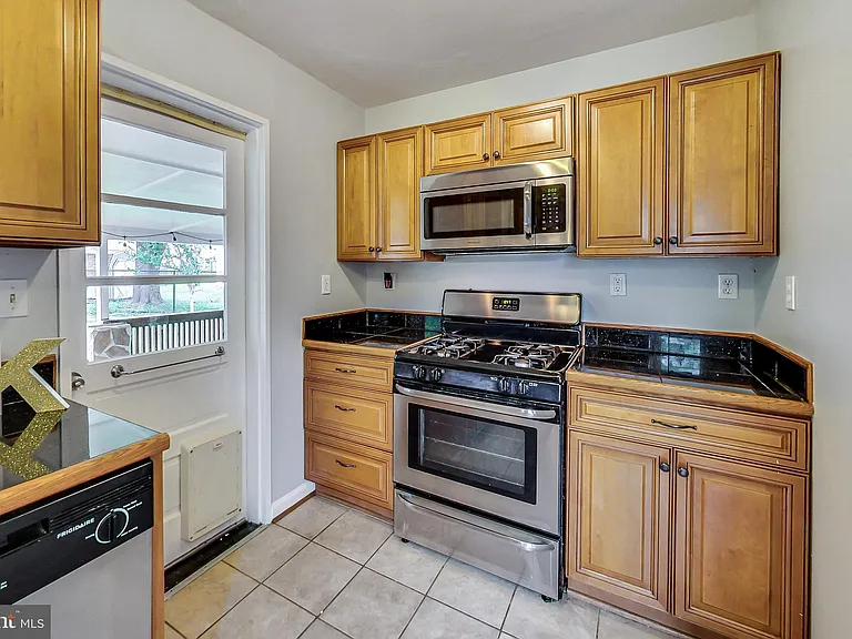 6641 Barrett Rd — Photo 9