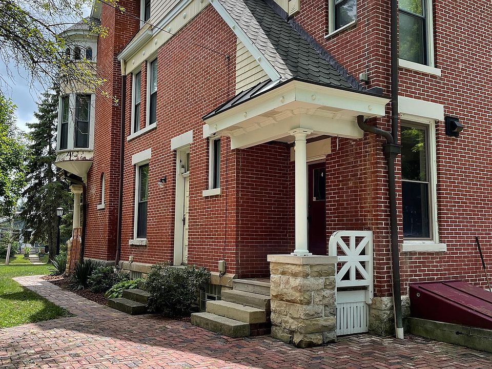 1st image of 240 W 4th St