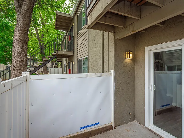 Gold Creek Apartments — Photo 41