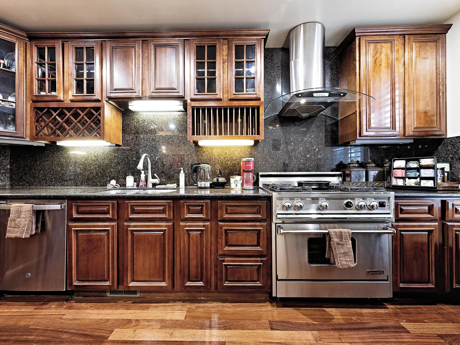 3 bed, 2100 sqft, $11,500 — Photo 2