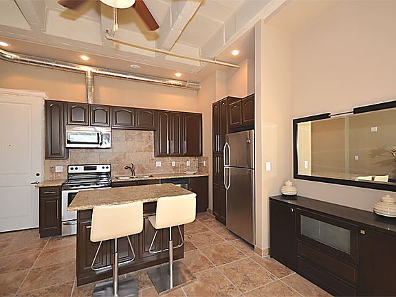 Eat-in Kitchen