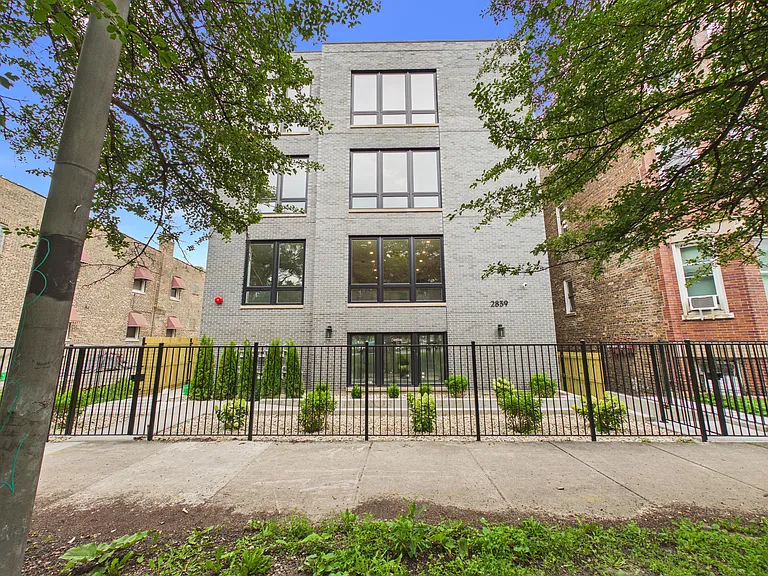 2839 W 24th Blvd #1F — Photo 1
