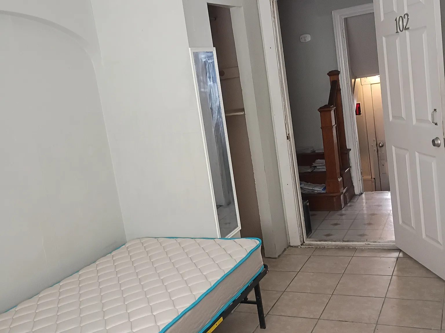 12 bed, 2.5 bath, $630 — Photo 2