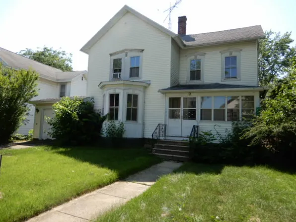 105 S Maple St, Grant Park, IL 60940