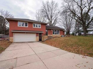 1612 W 8th St, Cedar Falls, IA 50613