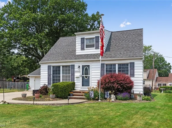 28953 Homewood Dr, Wickliffe, OH 44092