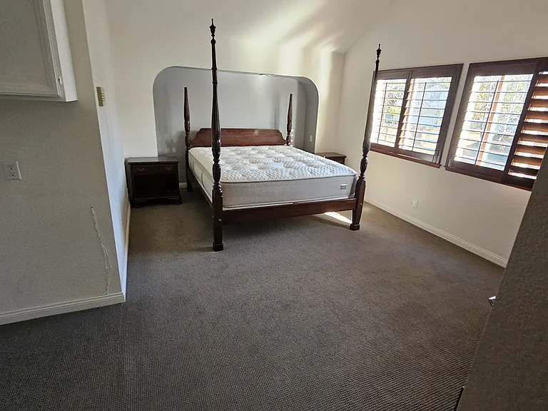 Master Bedroom Queen Ann Ethan Allen. Can stay of be removed