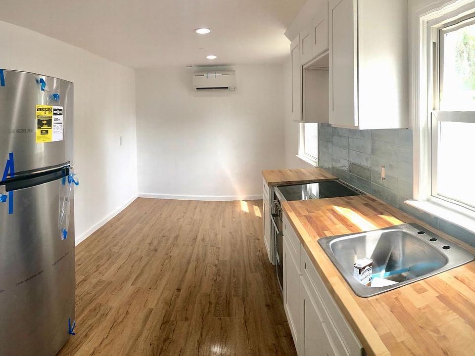 KITCHEN/LIVING SPACE
