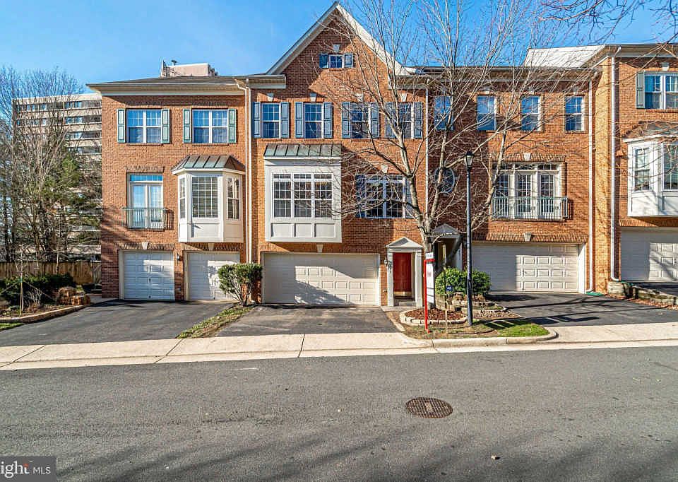 1st image of 449 Clayton Ln