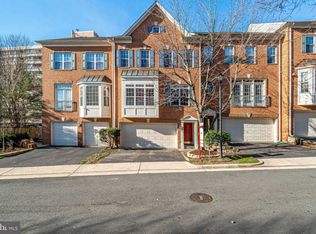 449 Clayton Ln, Alexandria, VA 22304