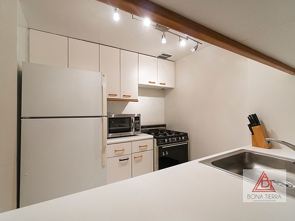 5th image of 350 W 50th St APT 5ZZ