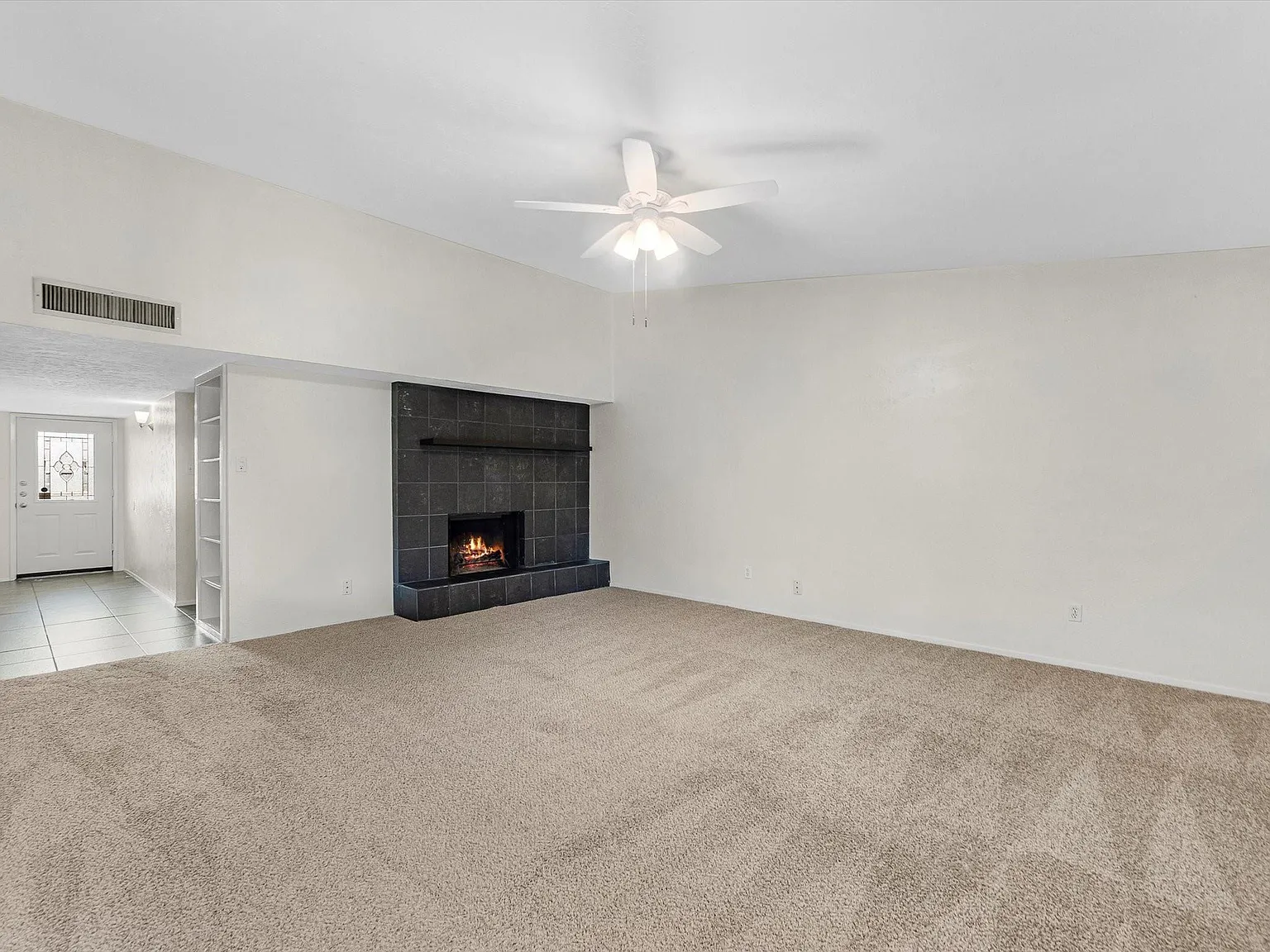 3 bed, 2.0 bath, 1674 sqft, $1,950 — Photo 3