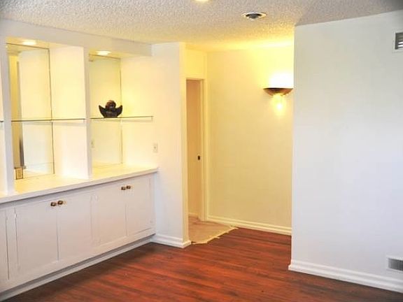 5th image of 723 98th Ave NE