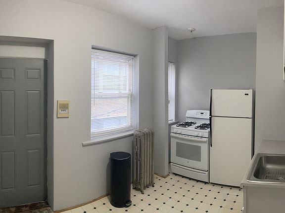 3rd image of 1212 W Thorndale Ave APT 6