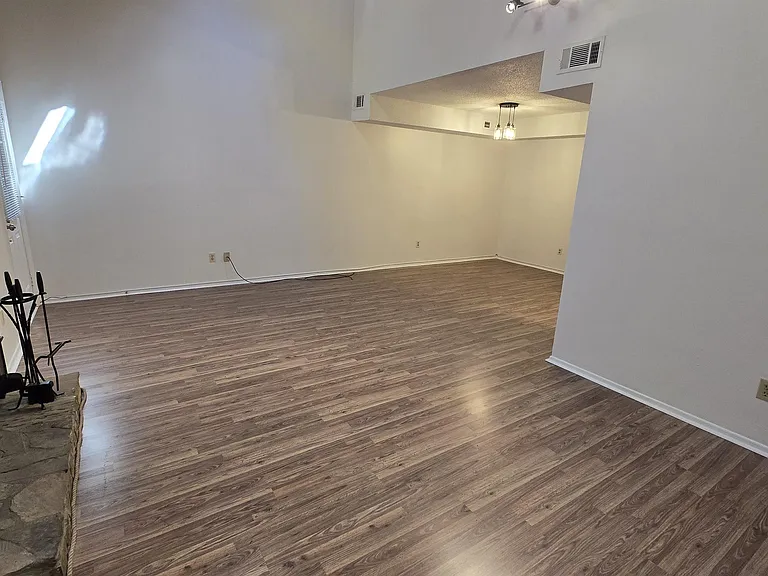 313 Westcliff Ctr — Photo 12