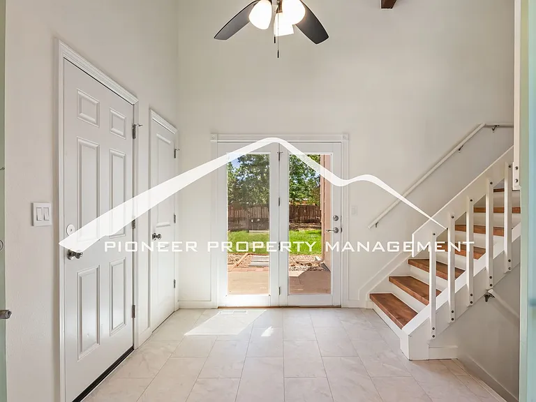 2607 Legend Dr — Photo 2