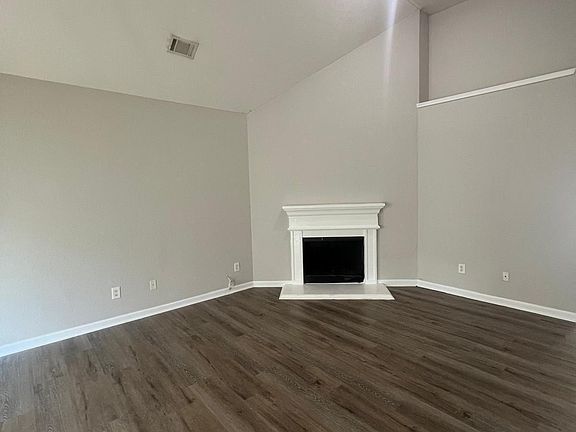 3rd image of 4649 Ravenwood Loop