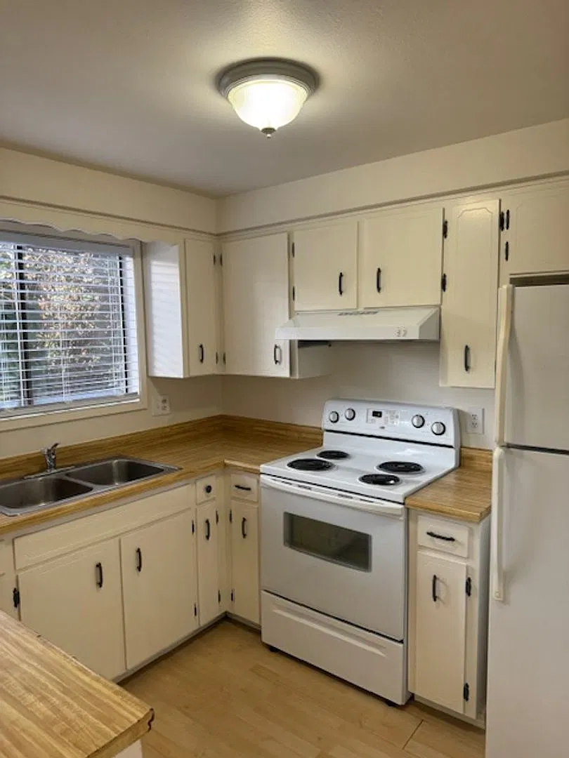 838 Bennett — Photo 3