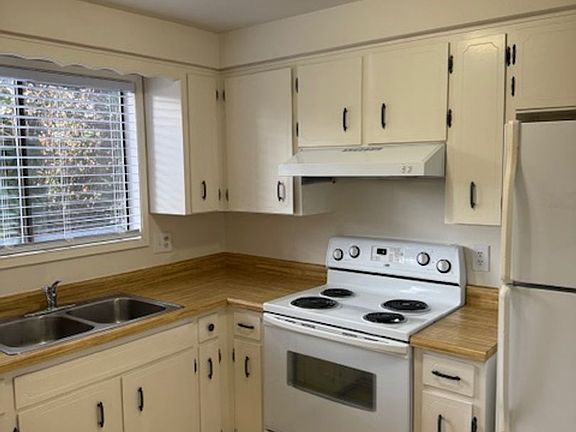 3rd image of 838 Bennett Ave #5