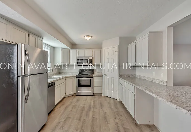 1731 Garden Dr — Photo 1