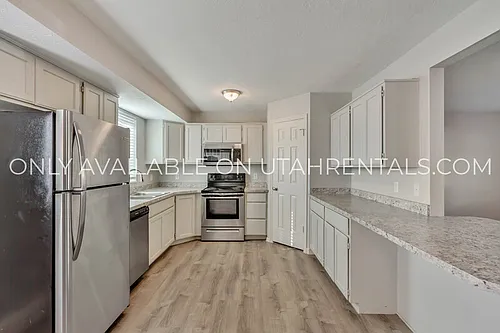 1731 Garden Dr Photo 1