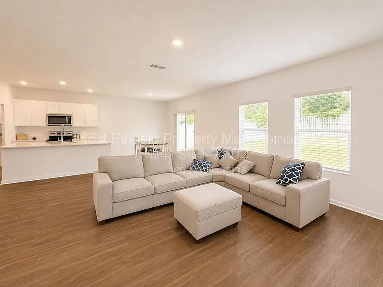 161 Chesterwood Rd — Photo 3