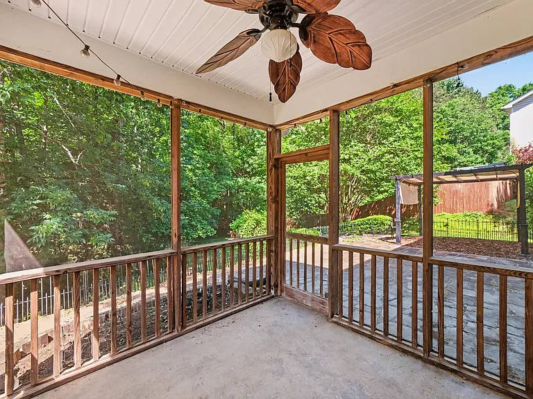 508 Ashburn Ln — Photo 23