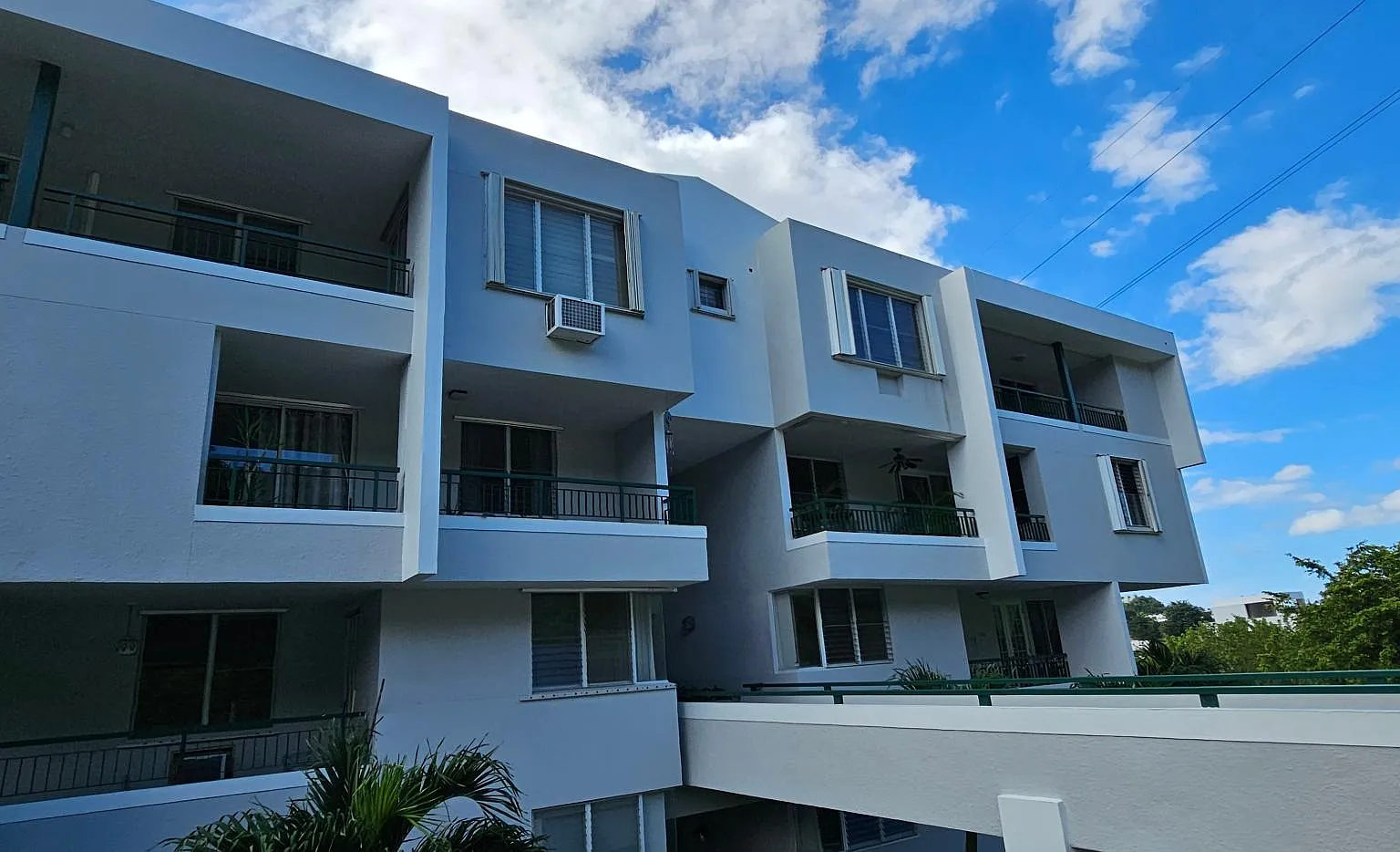Aventura, Encantada (Condominio) — Photo 1