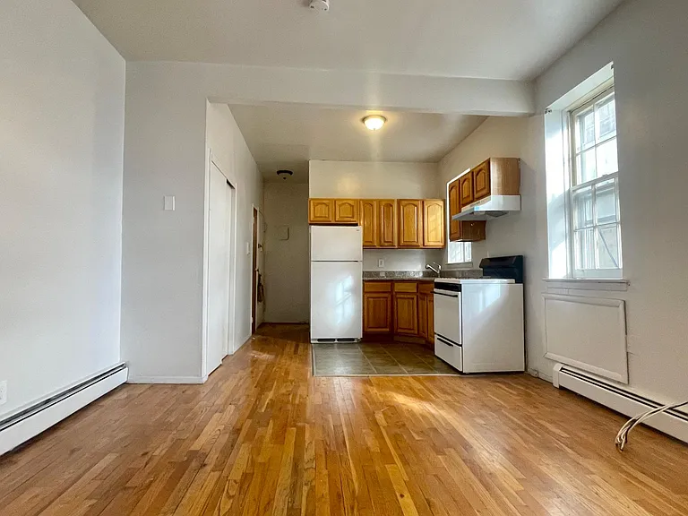 1620 E 12th St #4C — Photo 2