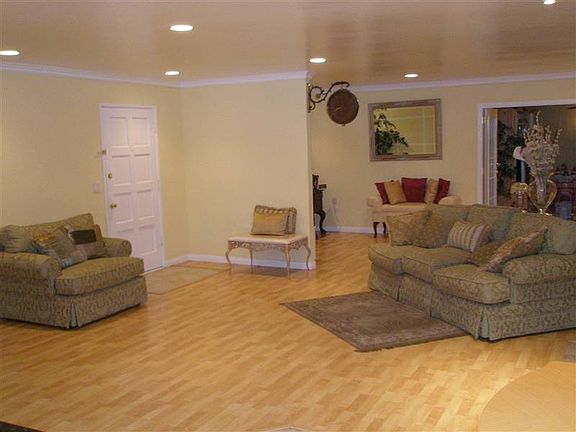 3rd image of 7524 Quimby Ave