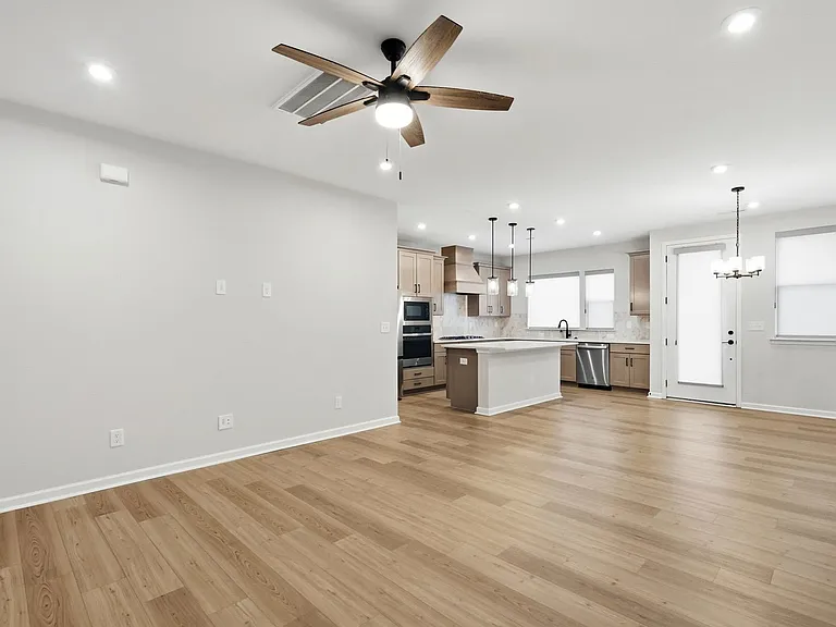 615 Myrick Aly — Photo 12