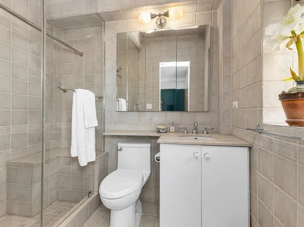 444 East 52nd Street image 22 of 24