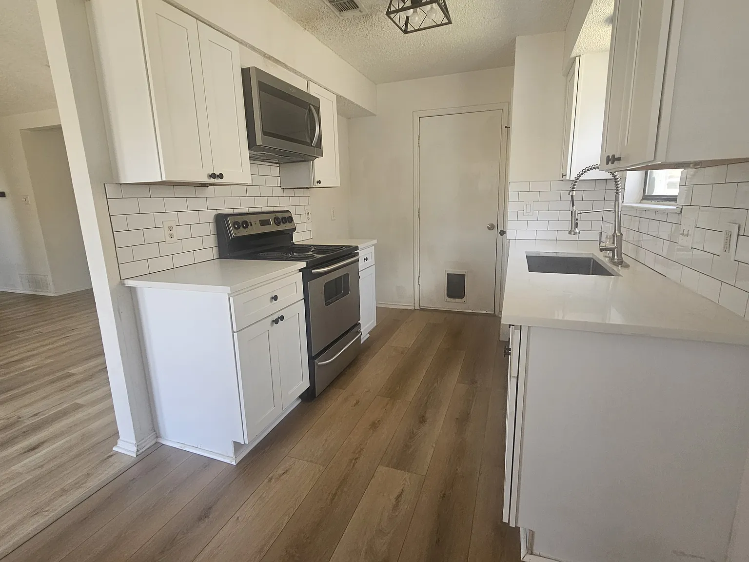 3 bed, 1250 sqft, $1,925 — Photo 3