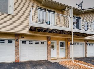 984 Pondview Ct, Vadnais Heights, MN 55127