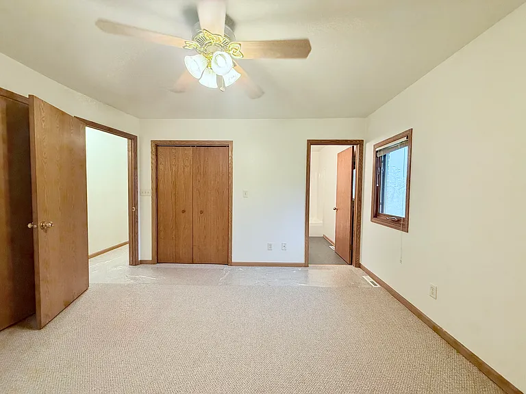 W249S7860 Center Dr — Photo 5