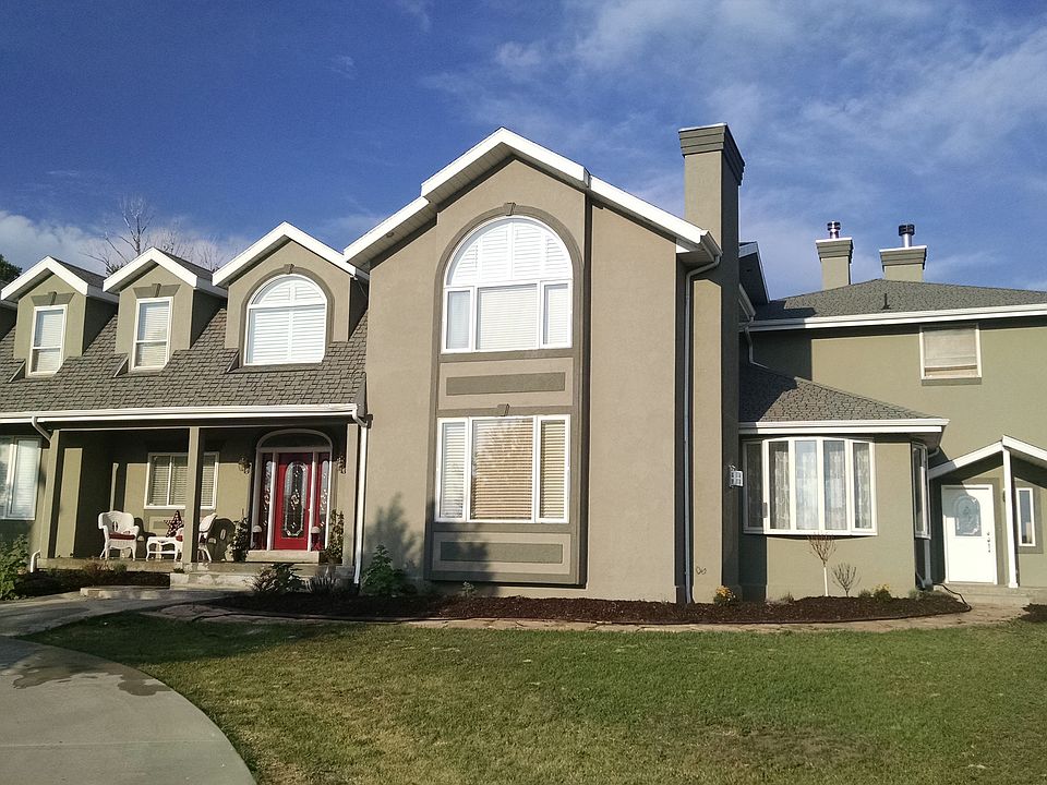 Front of home facing west