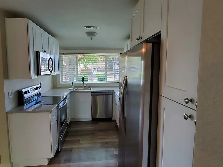 725 NE 5th St — Photo 2