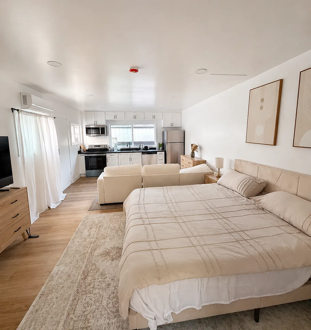 Studio, 410 sqft, $3,150 — Photo 1