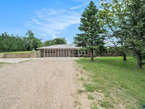 304 W Clark St, Montrose, SD 57048