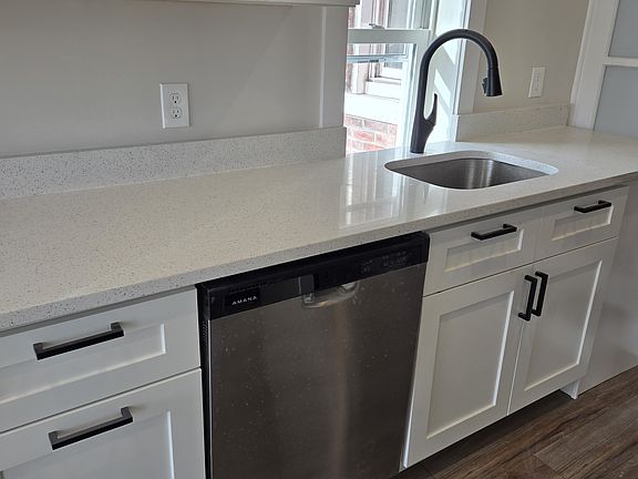 5th image of 811 Jacksonia St Floor 2