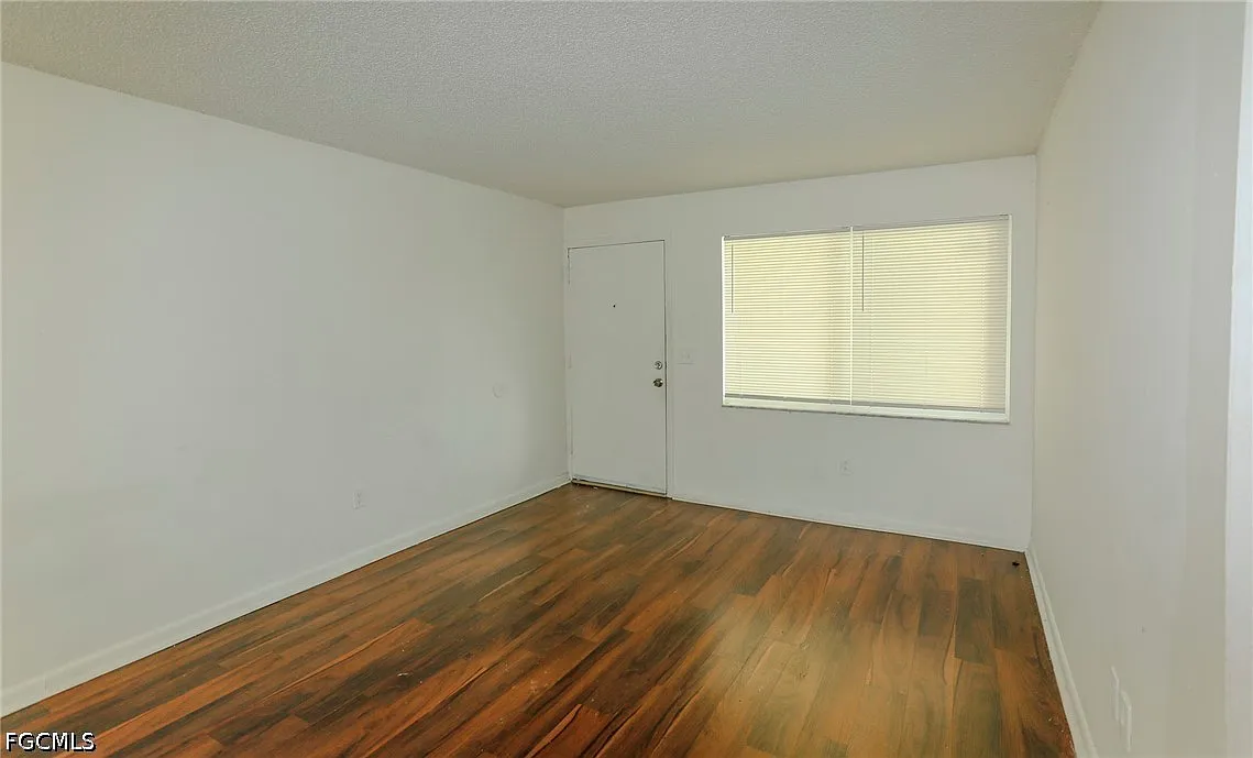 2 bed, 1.0 bath, 790 sqft, $1,050 — Photo 4