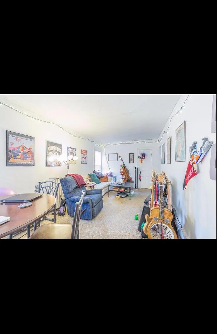 145 College St — Photo 4