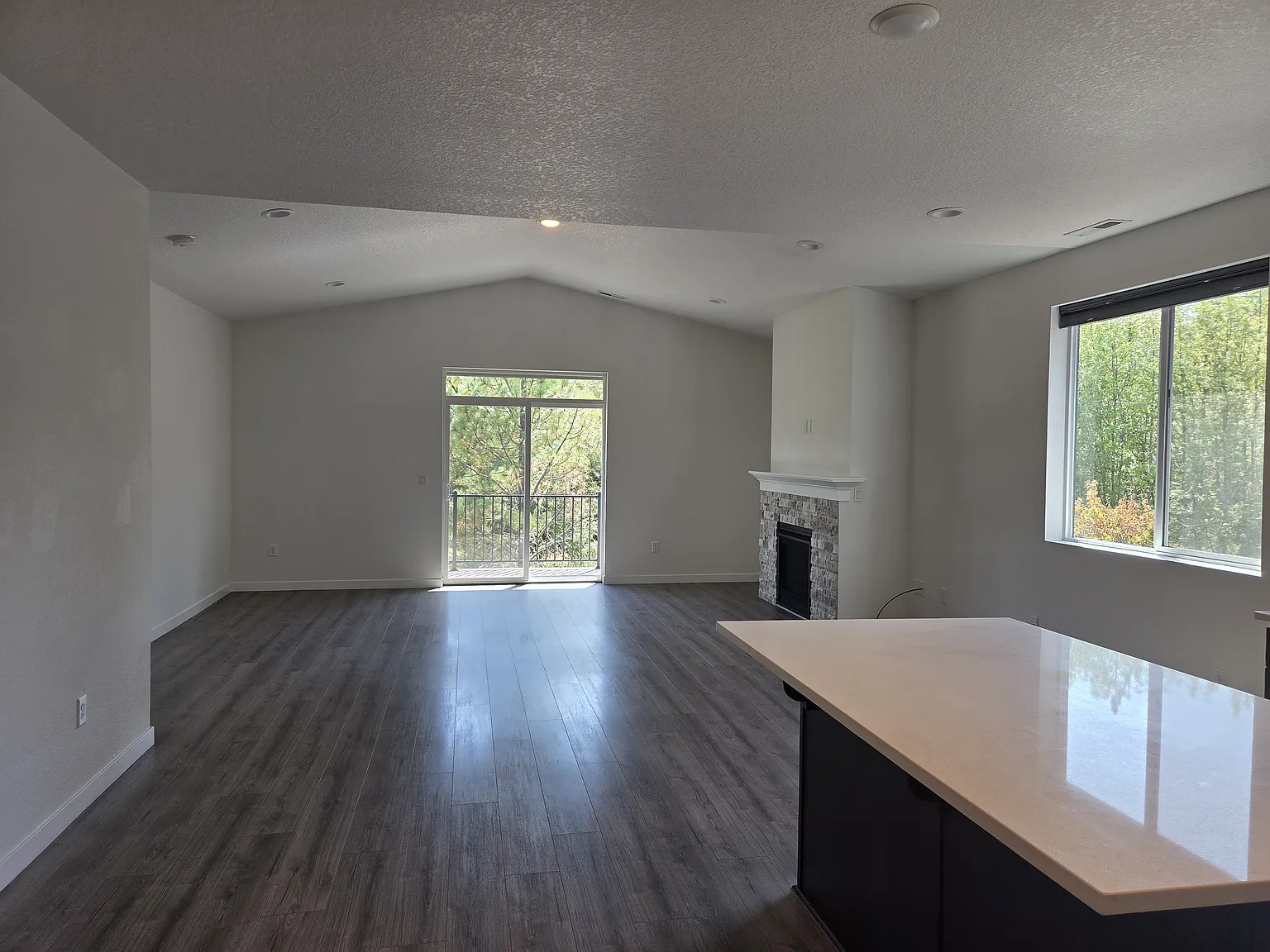 4 bed, 2.5 bath, 2353 sqft, $3,500 — Photo 4