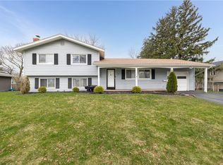 140 Centerwood Dr, Rochester, NY 14616