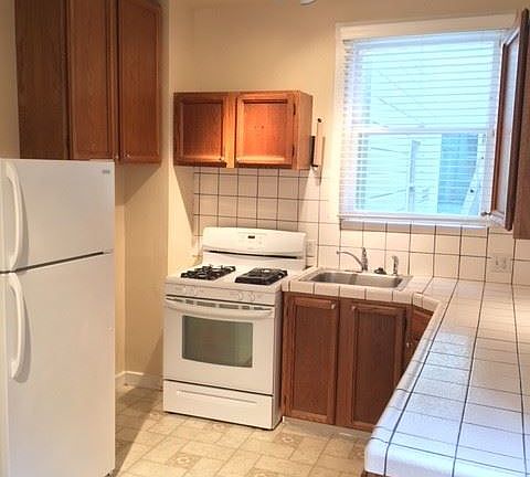 3rd image of 3232 Gough St APT 4