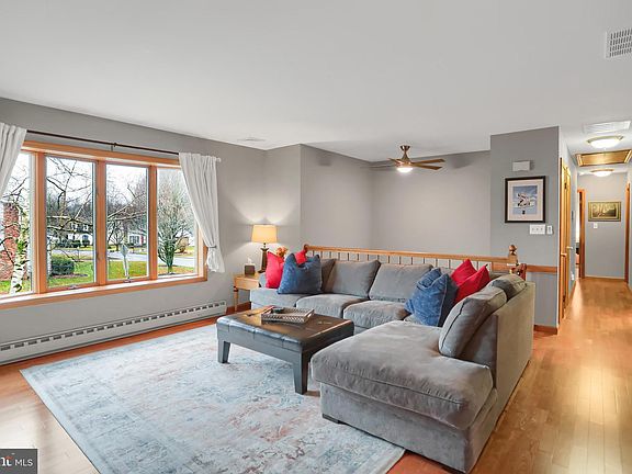 4th image of 401 Goldfinch Dr