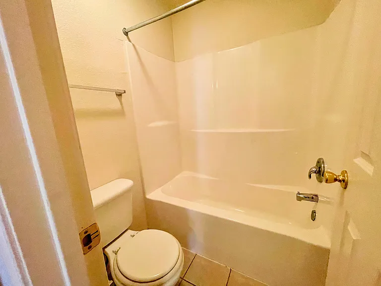 15415-15417 Kamary Ln — Photo 9