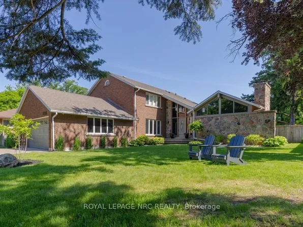 4 Maplewood Dr, Saint Catharines, ON L2M 3P1