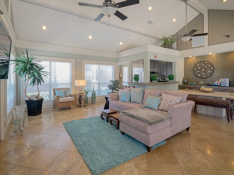Woodchase Apartments — Photo 4