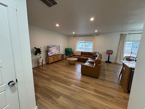 4th image of 1872 N 515 W